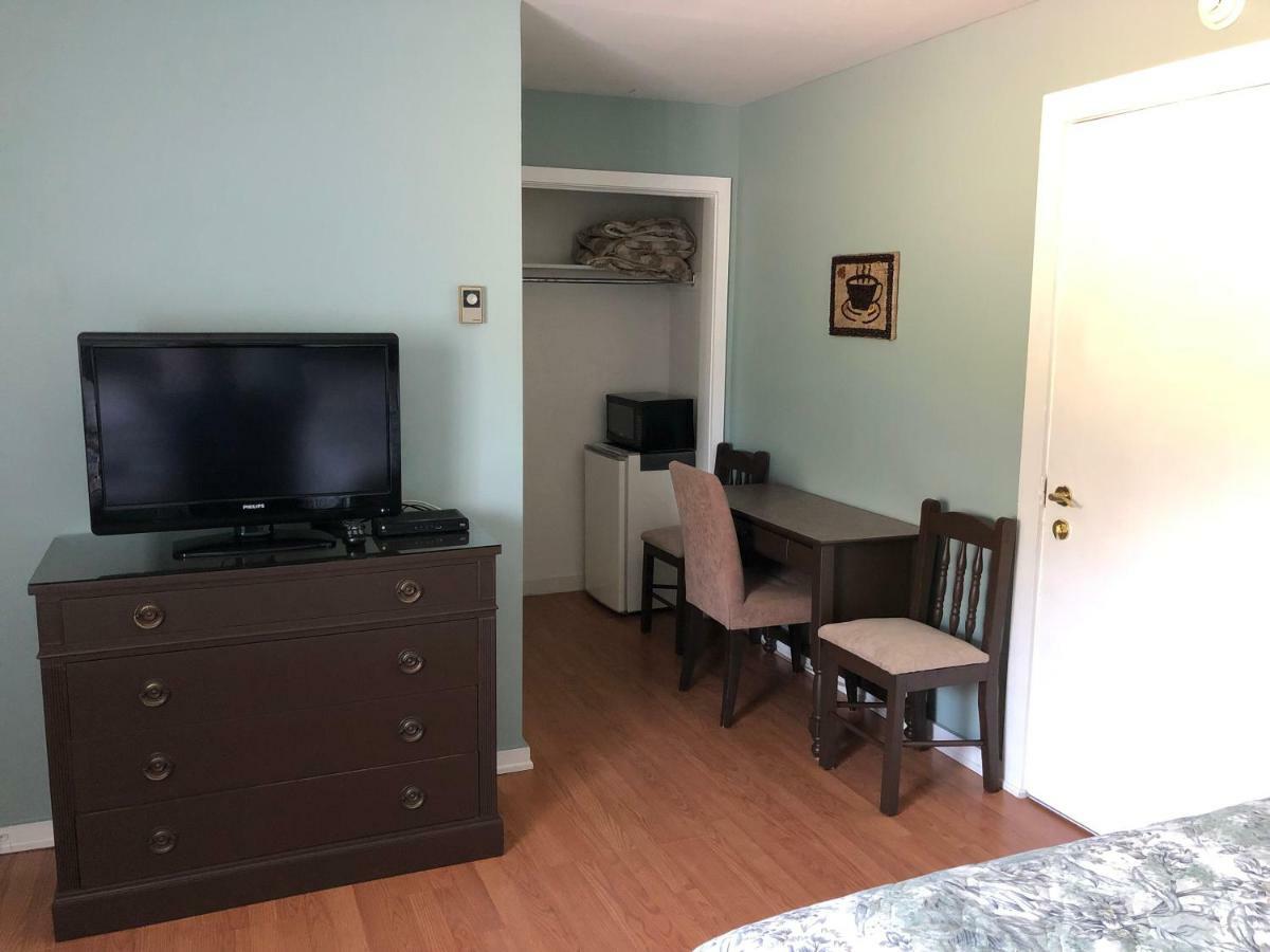 Auberge Restwell Motel Berrys Mills Exterior photo
